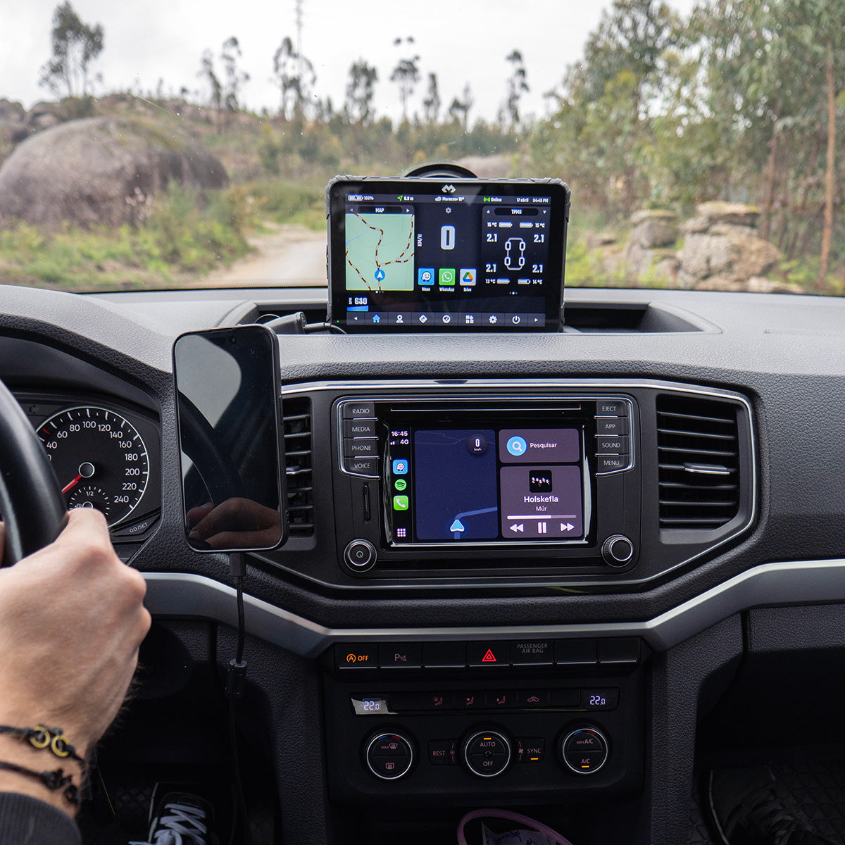 DMD-T865X Navigation Device (8") - with Car Charging Holder